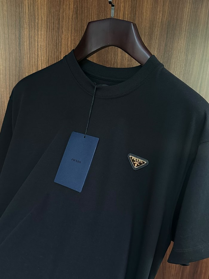 Gold Metal Logolu Bisiklet Yaka T-Shirt