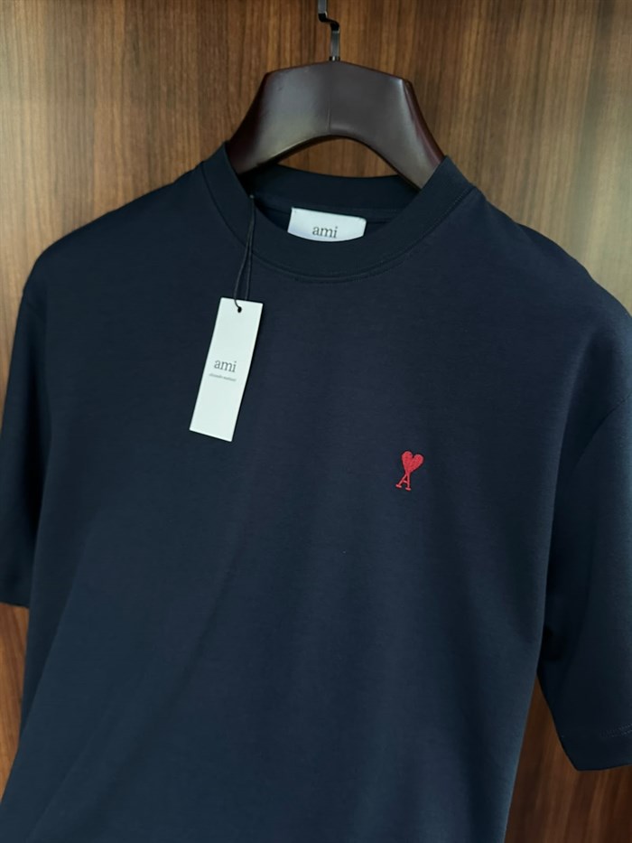 Kırmızı Nakış Marka Logolu T-Shirt