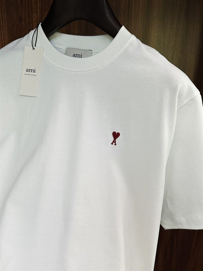 Kırmızı Nakış Marka Logolu T-Shirt