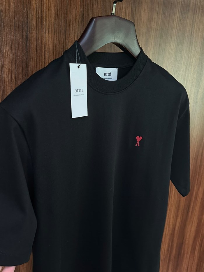 Kırmızı Nakış Marka Logolu T-Shirt