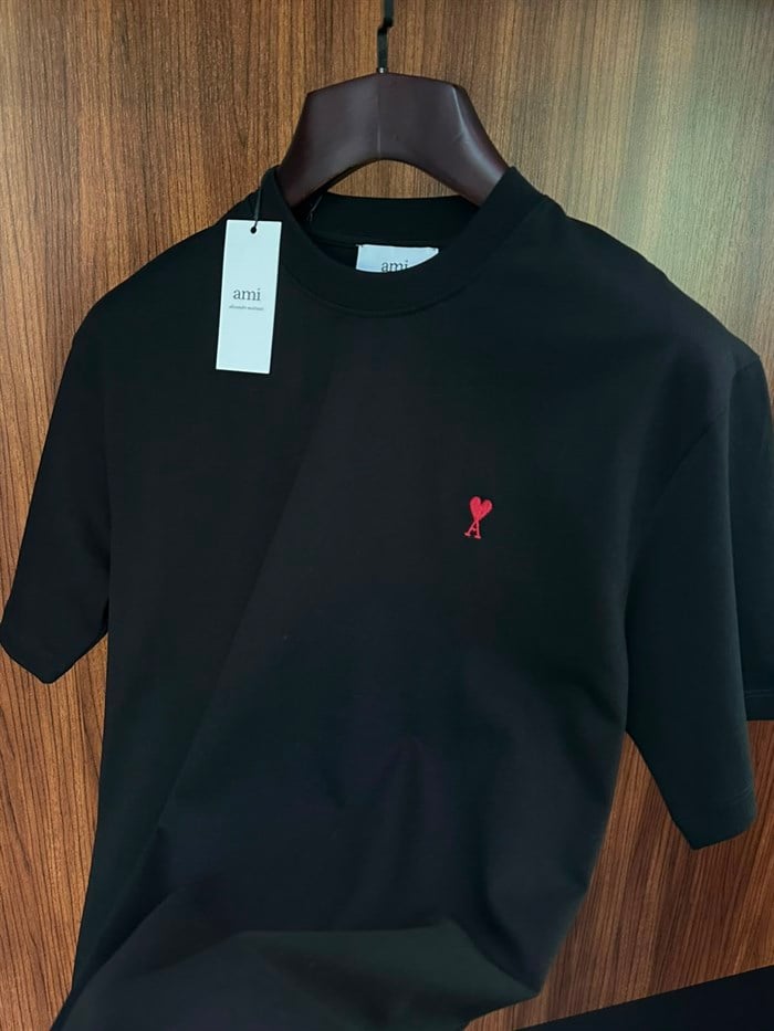 Kırmızı Nakış Marka Logolu T-Shirt