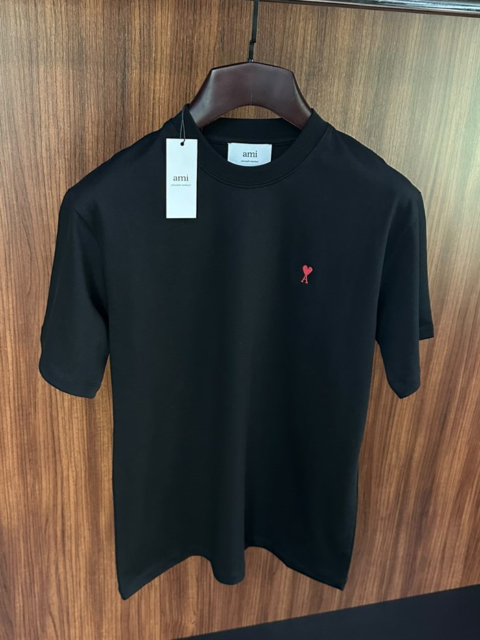 Kırmızı Nakış Marka Logolu T-Shirt