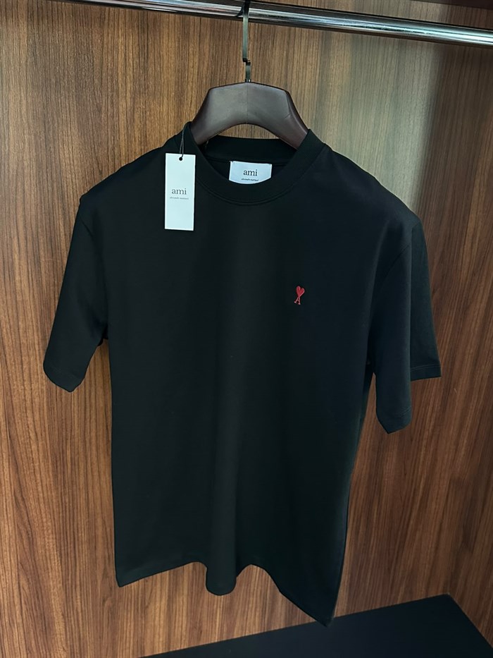 Kırmızı Nakış Marka Logolu T-Shirt