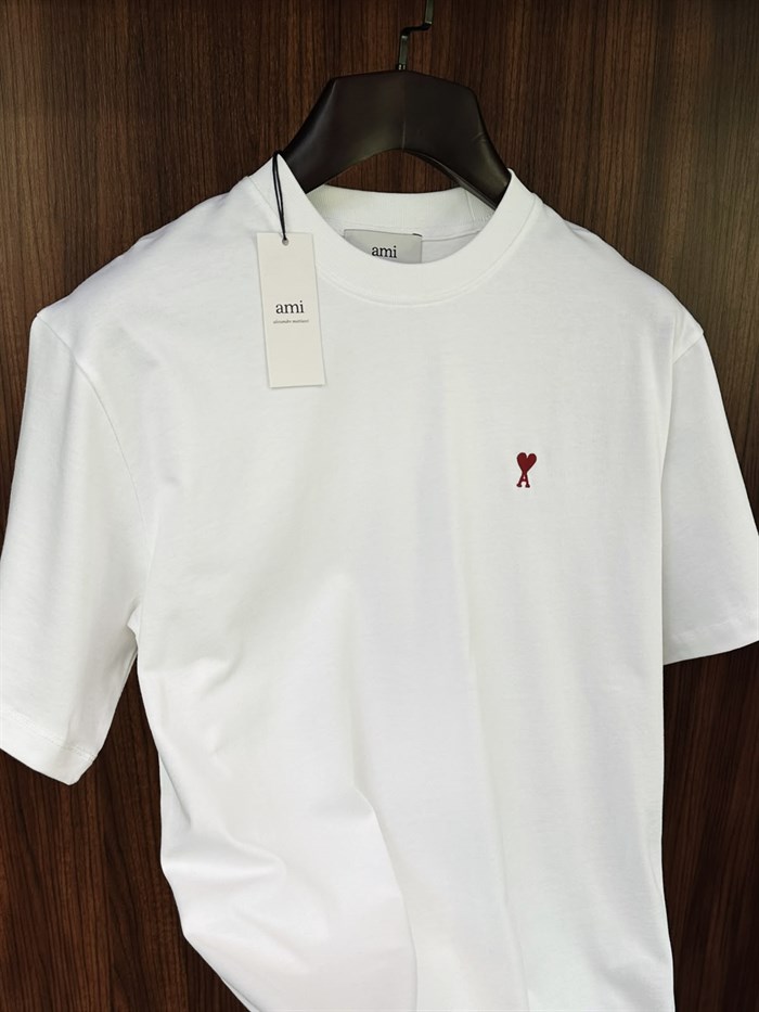 Kırmızı Nakış Marka Logolu T-Shirt