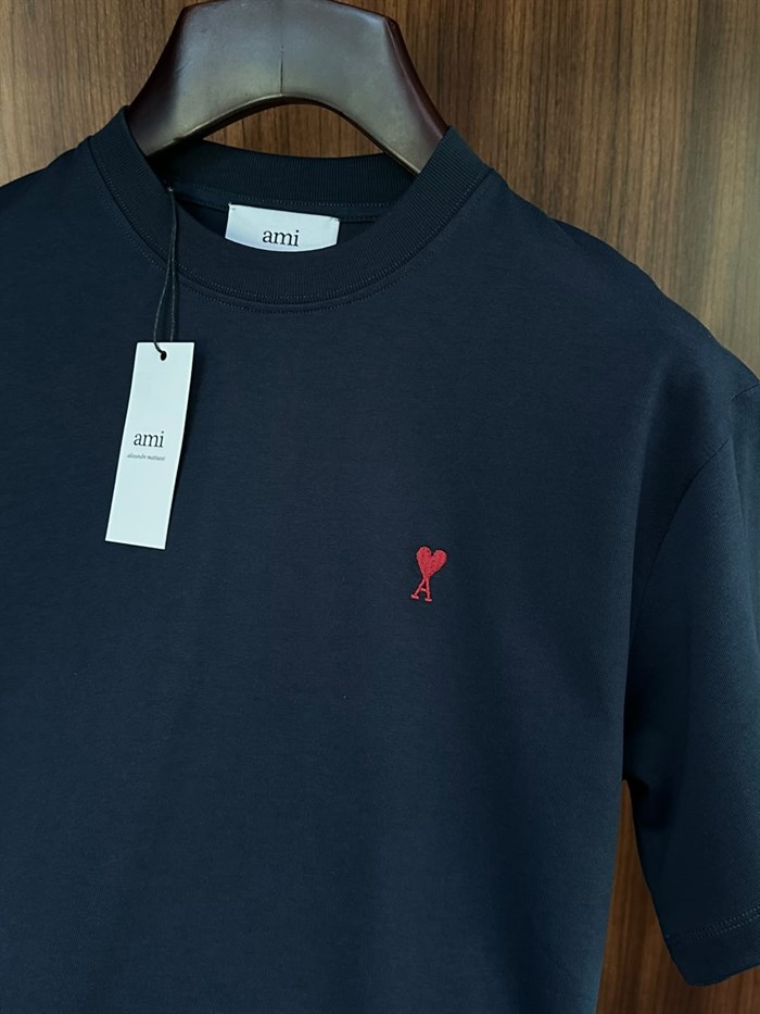 Kırmızı Nakış Marka Logolu T-Shirt