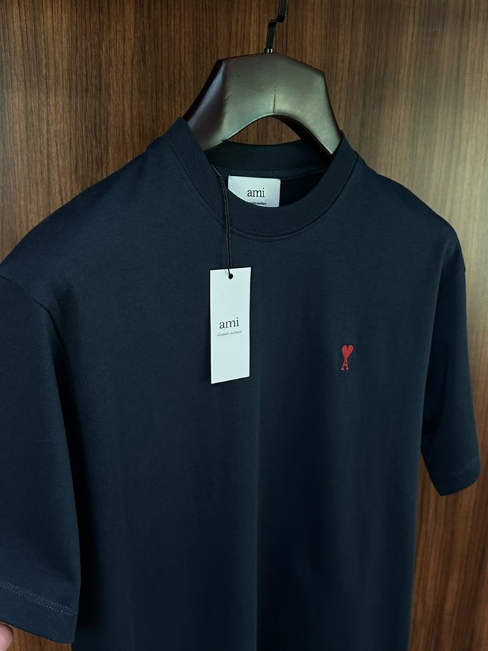 Kırmızı Nakış Marka Logolu T-Shirt