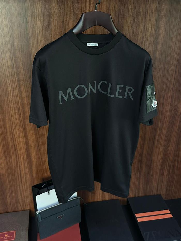 Marka Baskılı Kol Cep Detaylı T-Shirt