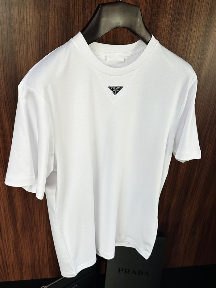Metal Logolu Basıc T-Shirt