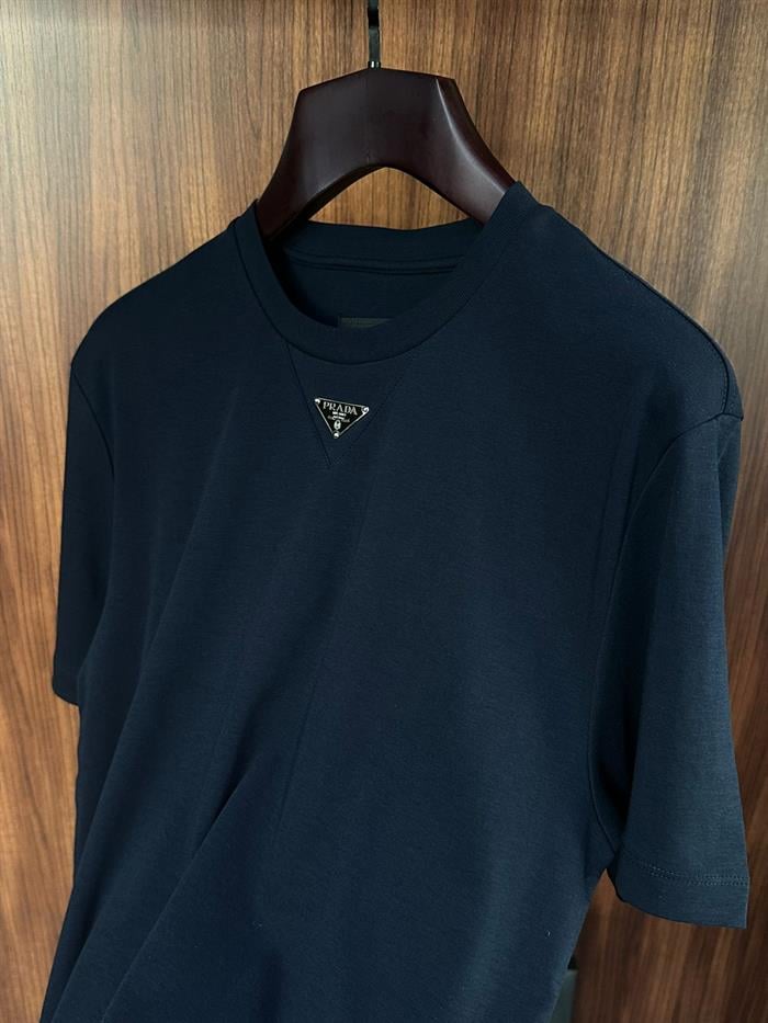 Metal Logolu Basıc T-Shirt