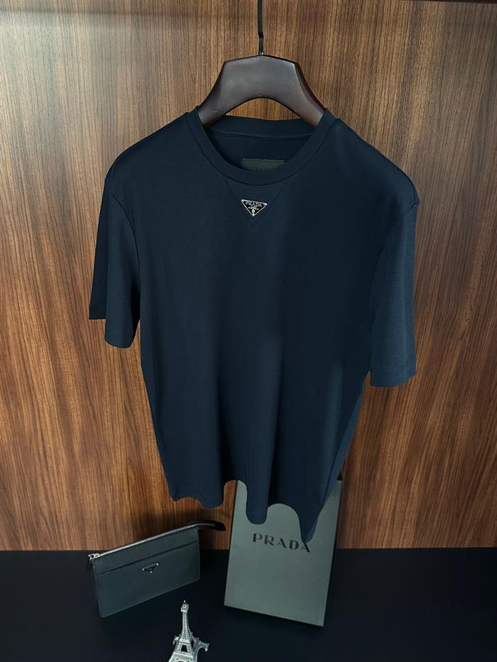 Metal Logolu Basıc T-Shirt