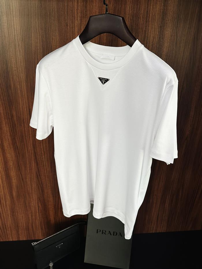 Metal Logolu Basıc T-Shirt