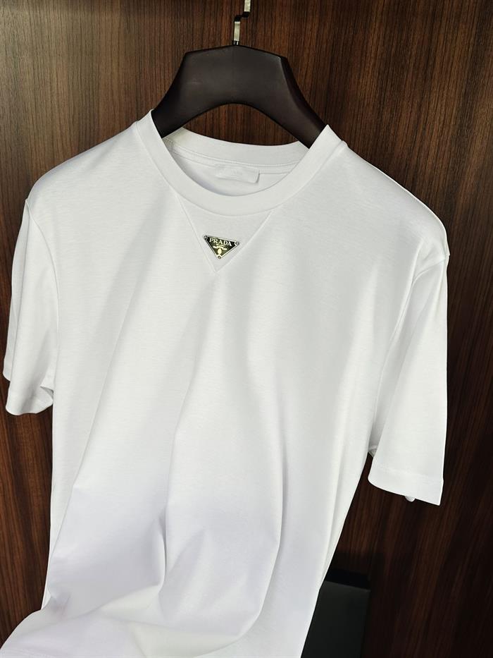 Metal Logolu Basıc T-Shirt