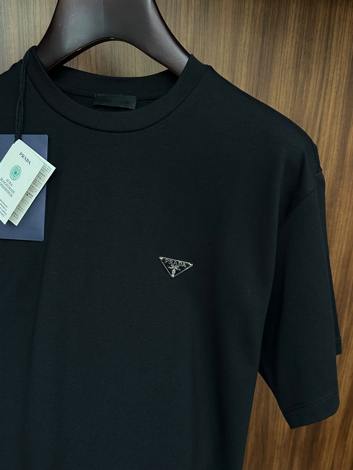 Metal Logolu Bisiklet Yaka Basic T-Shirt