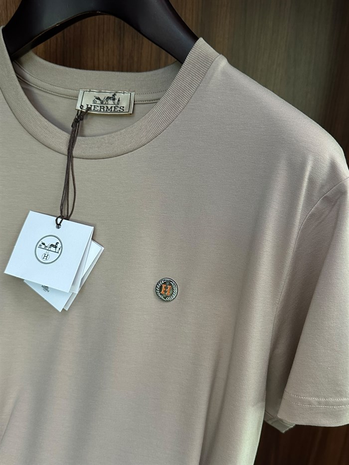 Metal Logolu Bisiklet Yaka T-Shirt