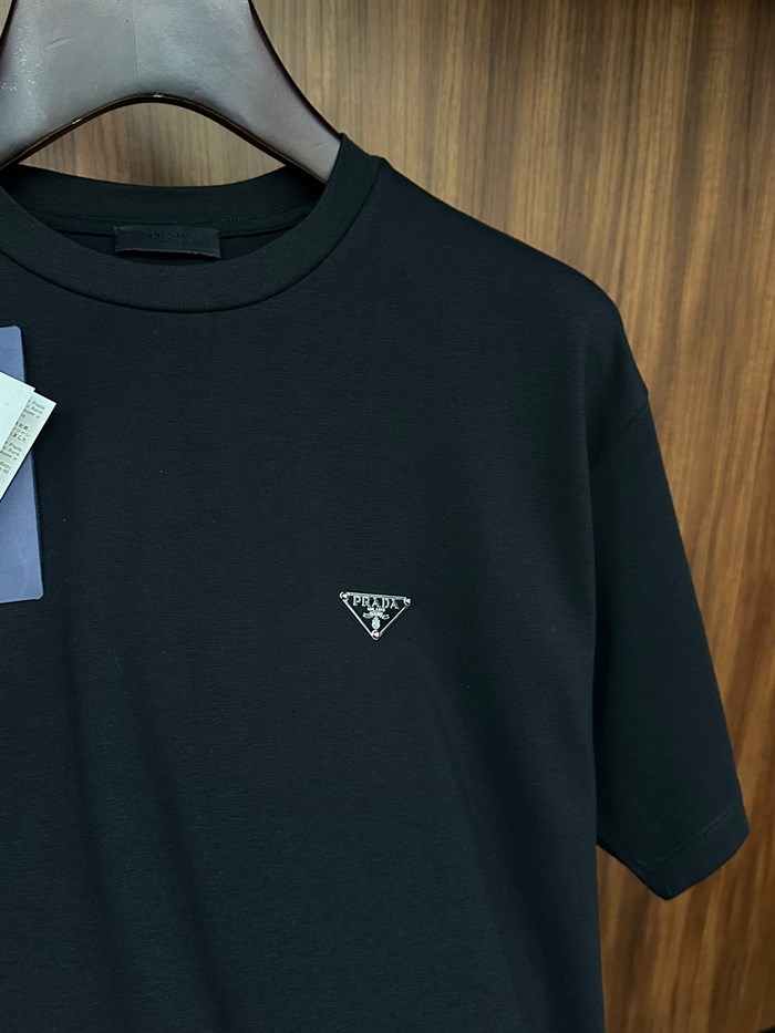 Metal Logolu Bisiklet Yaka Basic T-Shirt