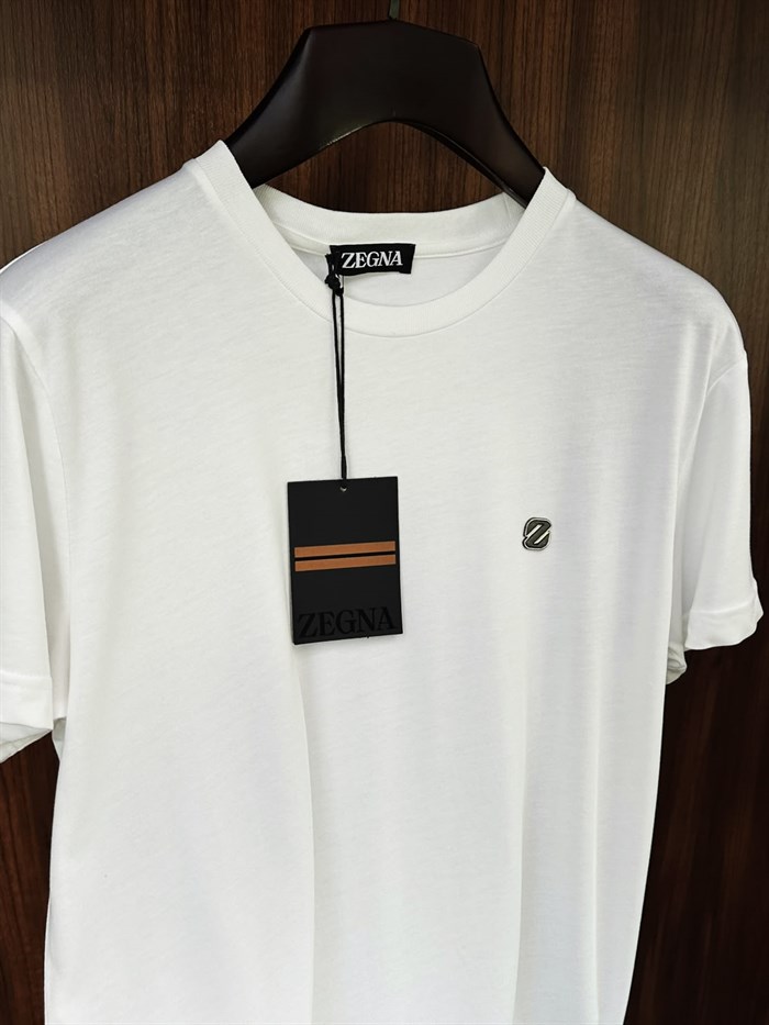 Metal Logolu Bisiklet Yaka T-Shirt