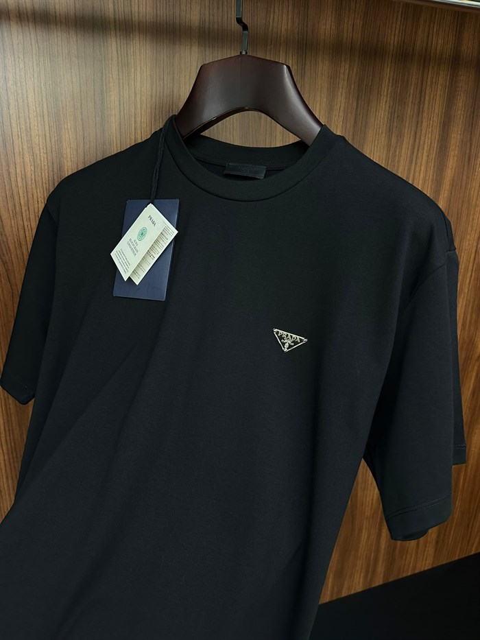 Metal Logolu Bisiklet Yaka Basic T-Shirt