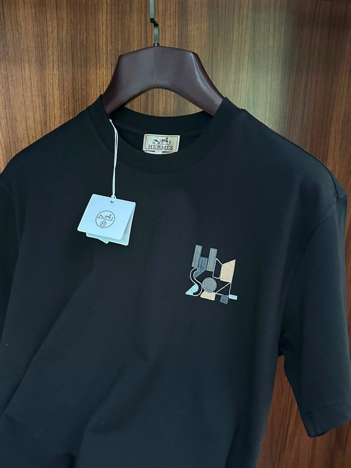 Mini Patch Deri Logo Detaylı T-Shirt