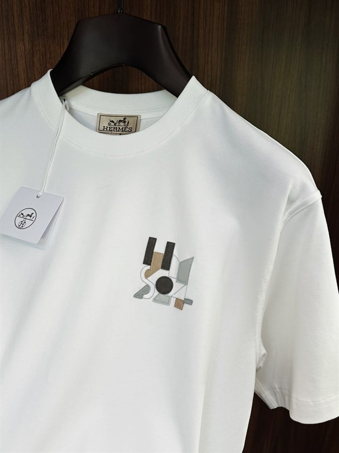 Mini Patch Deri Logo Detaylı T-Shirt