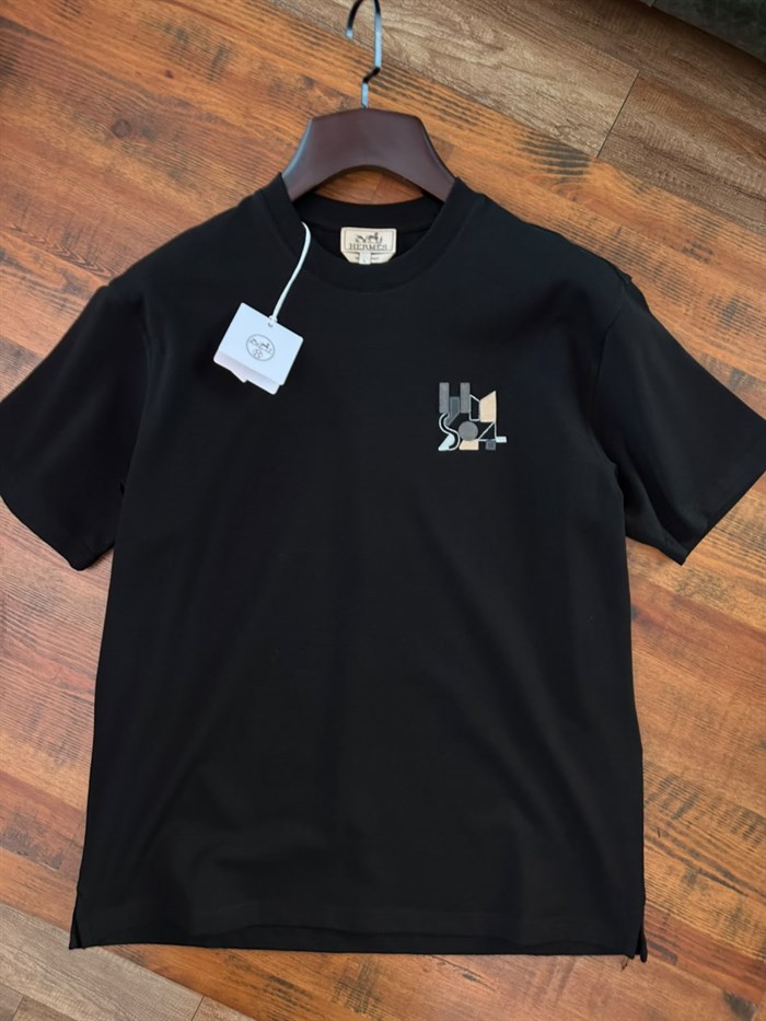 Mini Patch Deri Logo Detaylı T-Shirt