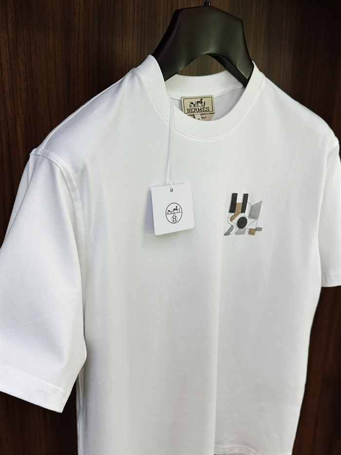 Mini Patch Deri Logo Detaylı T-Shirt
