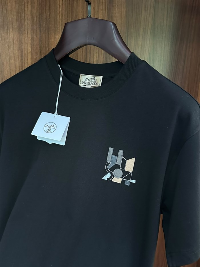Mini Patch Deri Logo Detaylı T-Shirt
