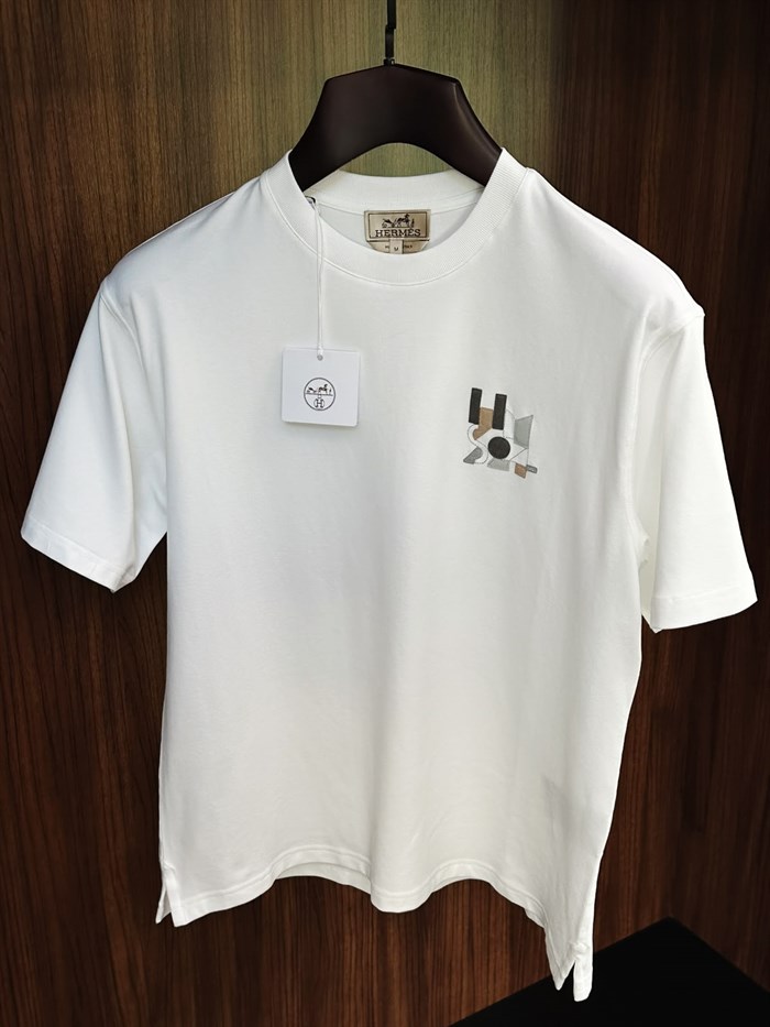 Mini Patch Deri Logo Detaylı T-Shirt