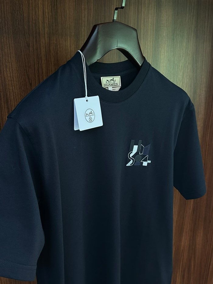 Mini Patch Deri Logo Detaylı T-Shirt