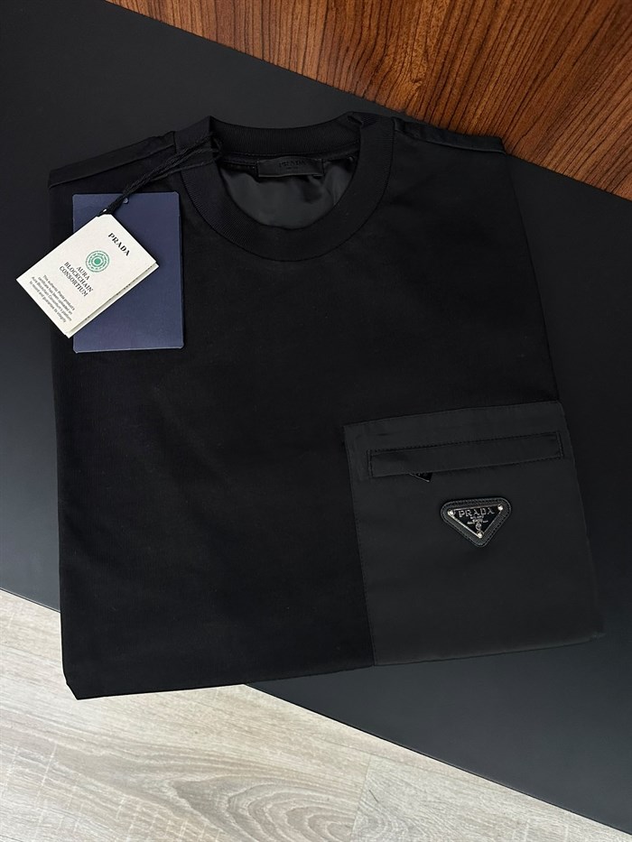 Paraşüt Kumaş Cep Detaytlı Metal Logolu T-Shirt