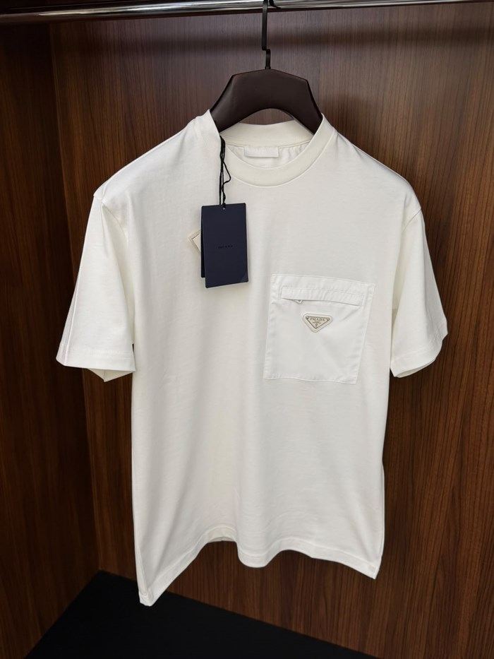 Paraşüt Kumaş Cep Detaytlı Metal Logolu T-Shirt