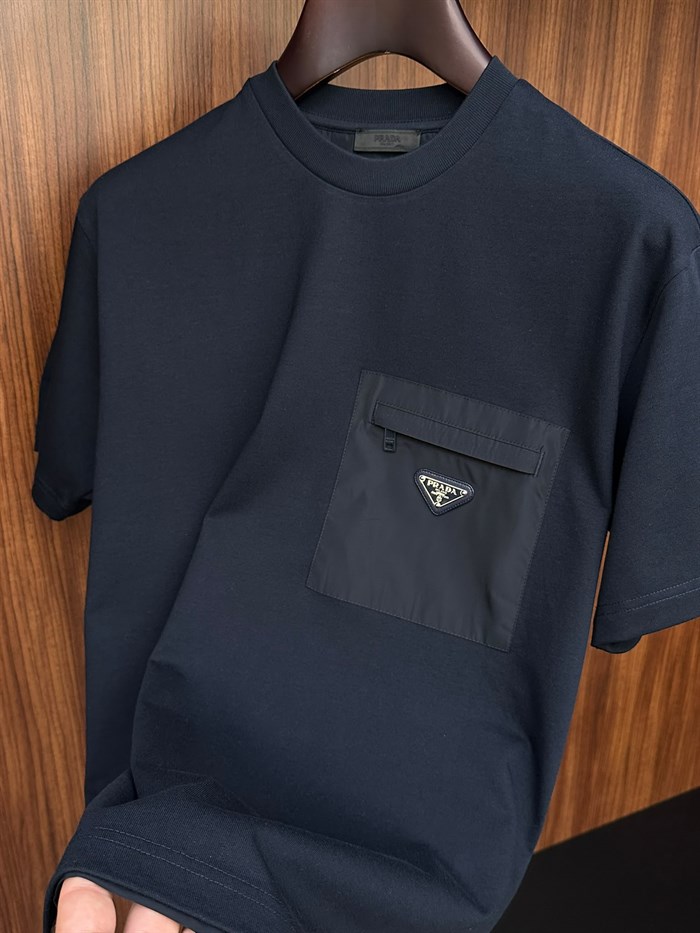 Paraşüt Kumaş Cep Detaytlı Metal Logolu T-Shirt