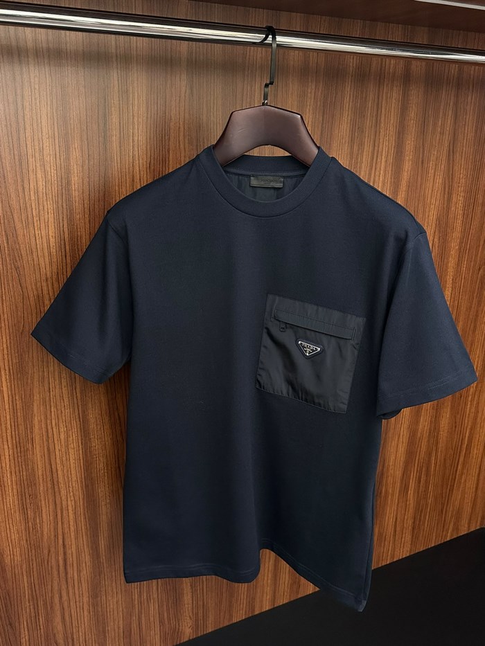 Paraşüt Kumaş Cep Detaytlı Metal Logolu T-Shirt
