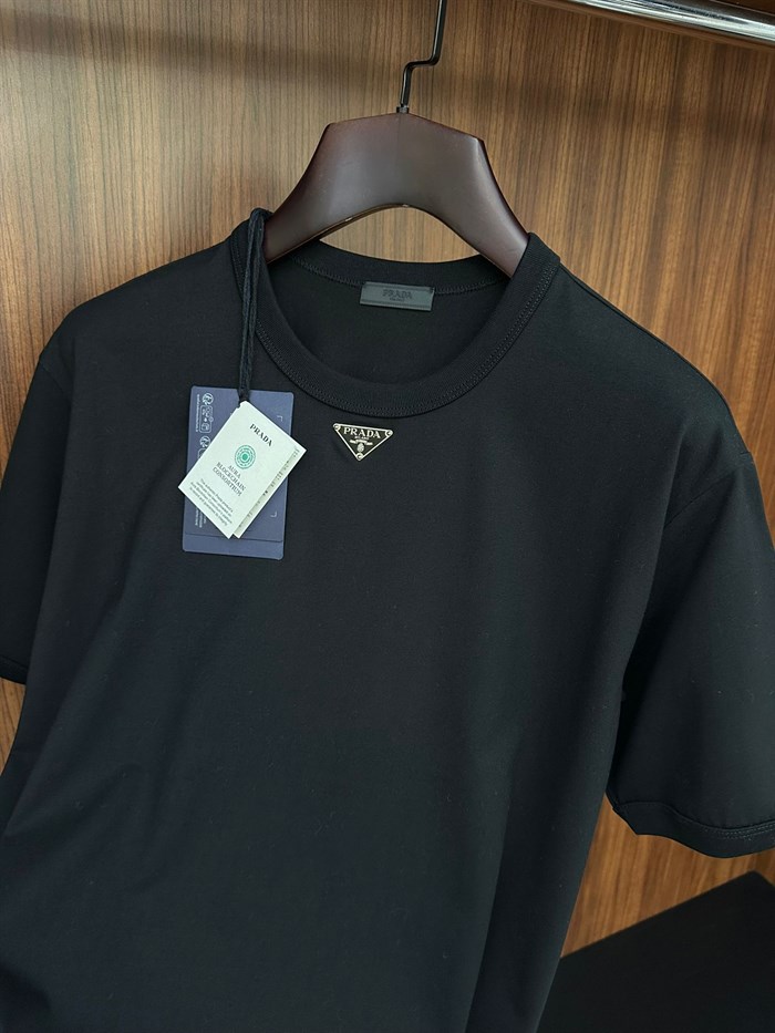 Yaka Metal Logolu T-Shirt