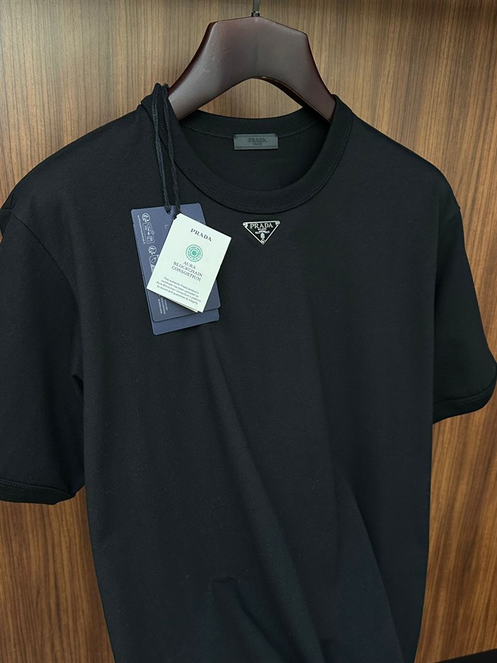 Yaka Metal Logolu T-Shirt