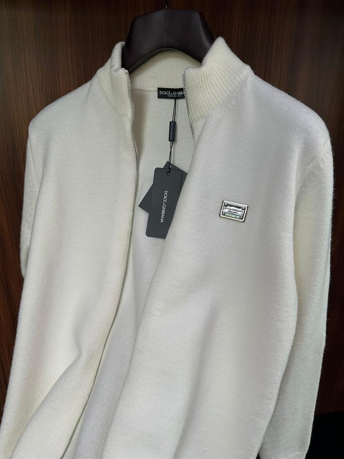 Metal Logolu Yün Hırka