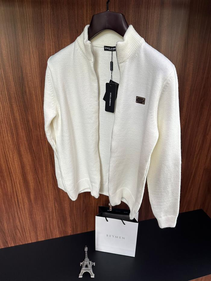 Metal Logolu Yün Hırka