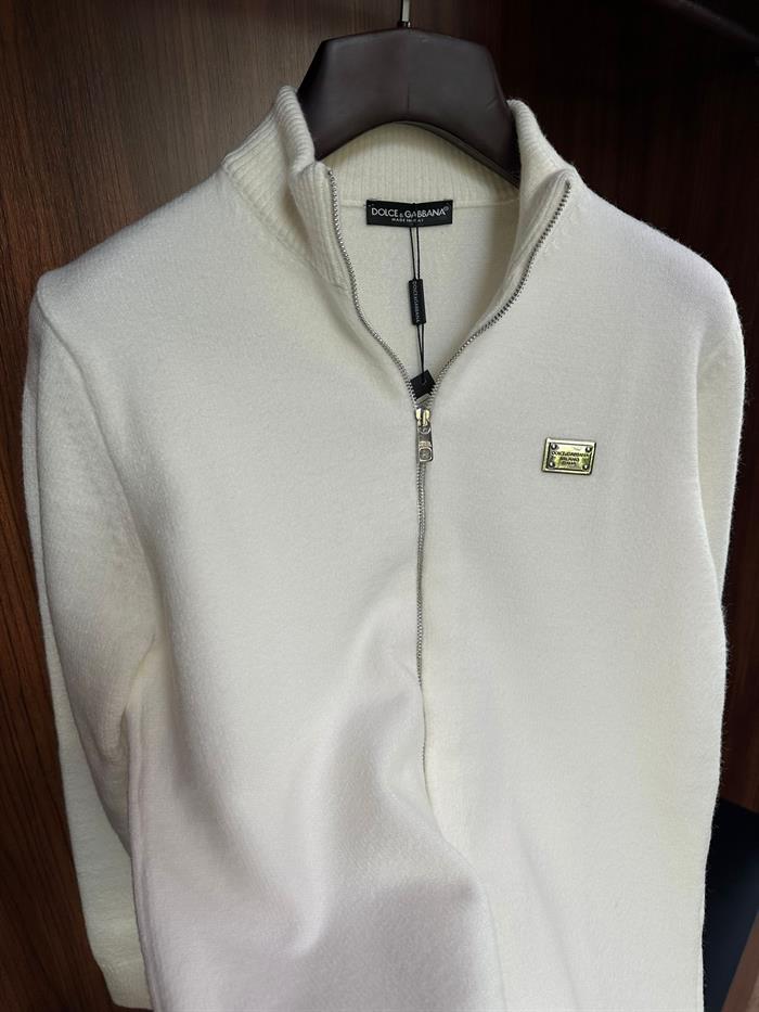 Metal Logolu Yün Hırka