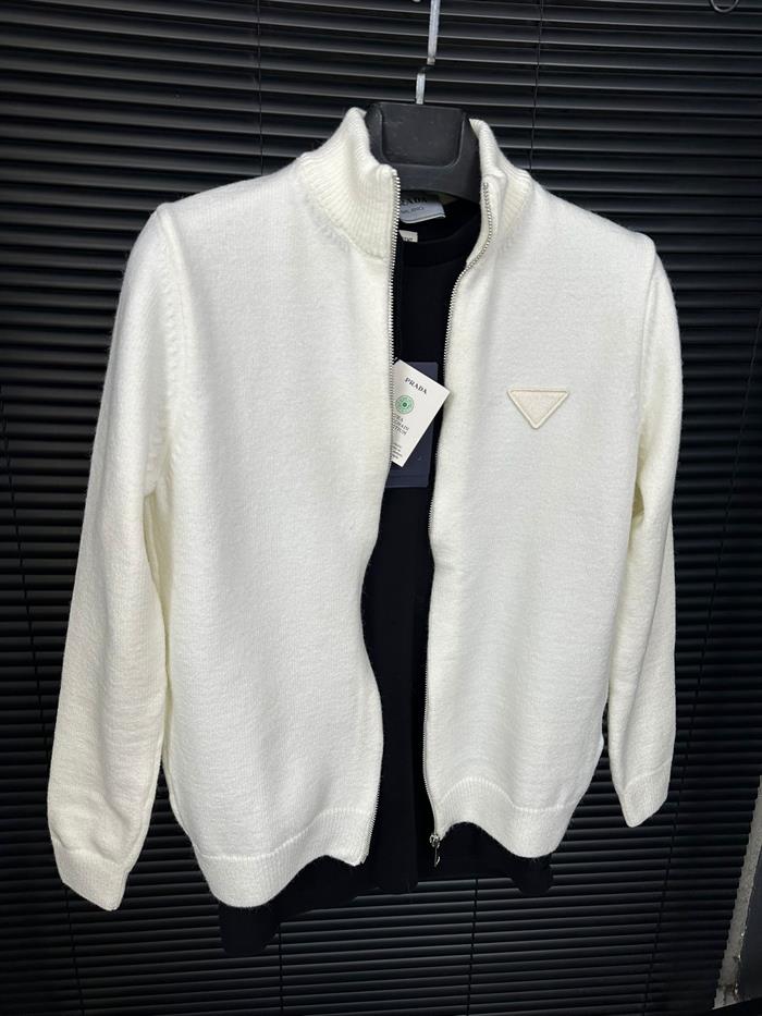 Nakış Logolu Hırka