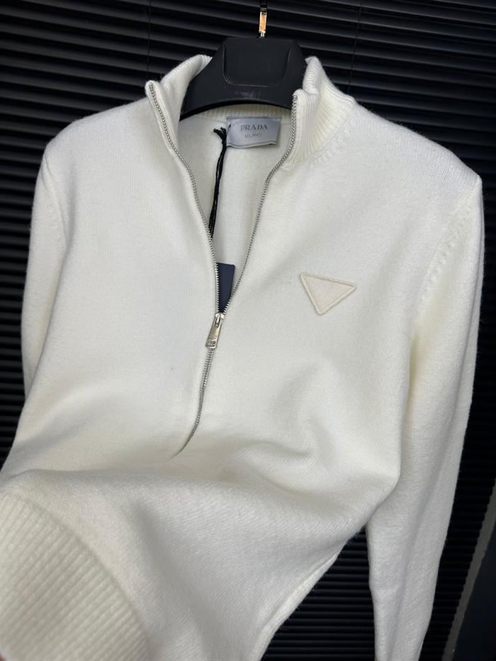 Nakış Logolu Hırka