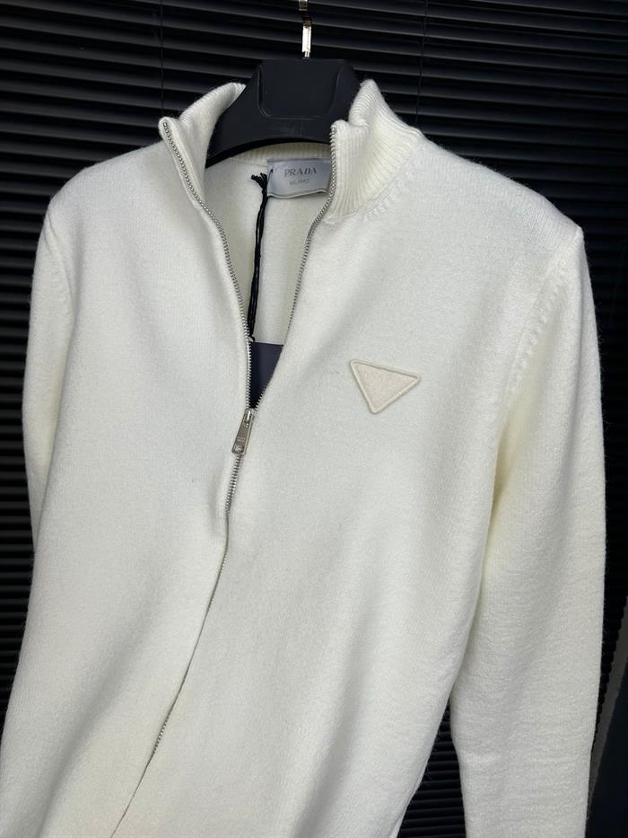 Nakış Logolu Hırka