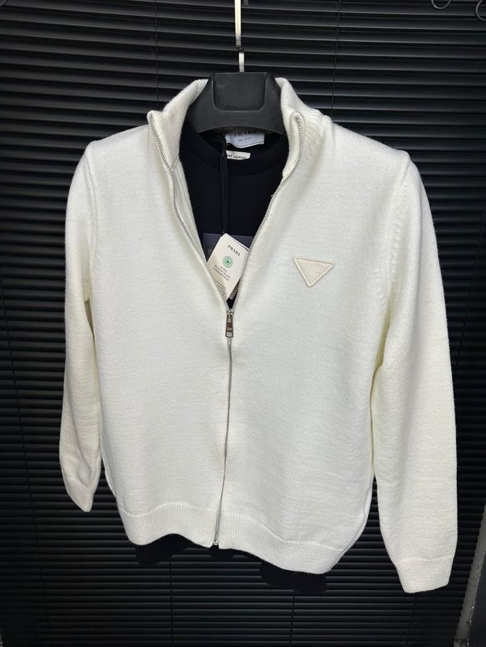 Nakış Logolu Hırka