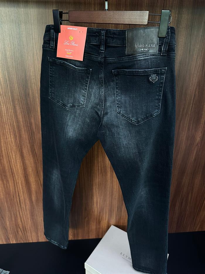 Metal Logolu Likralı Jean