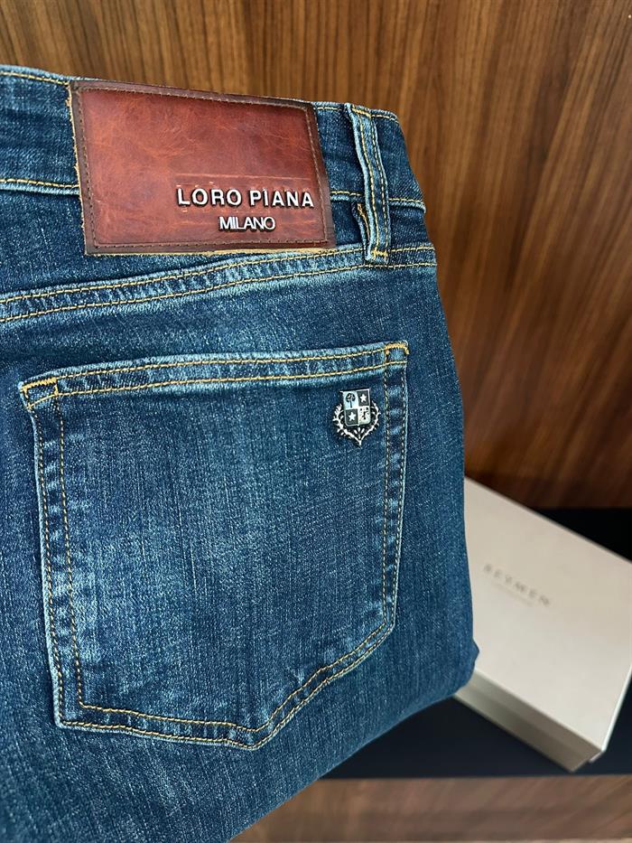 Metal Logolu Likralı Jean