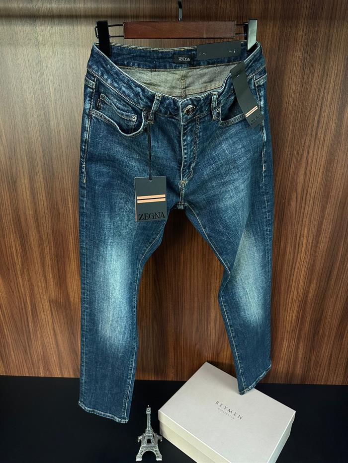 Yıkama Kumaş Metal Logolu Likralı Jean