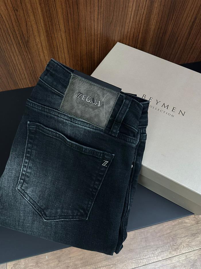 Yıkama Kumaş Metal Logolu Likralı Jean