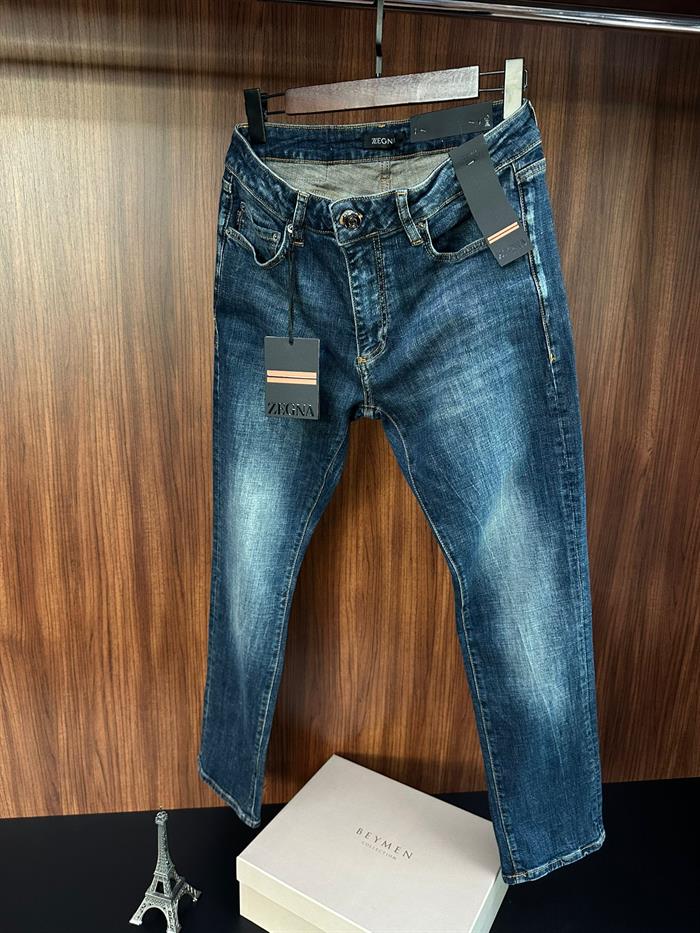 Yıkama Kumaş Metal Logolu Likralı Jean