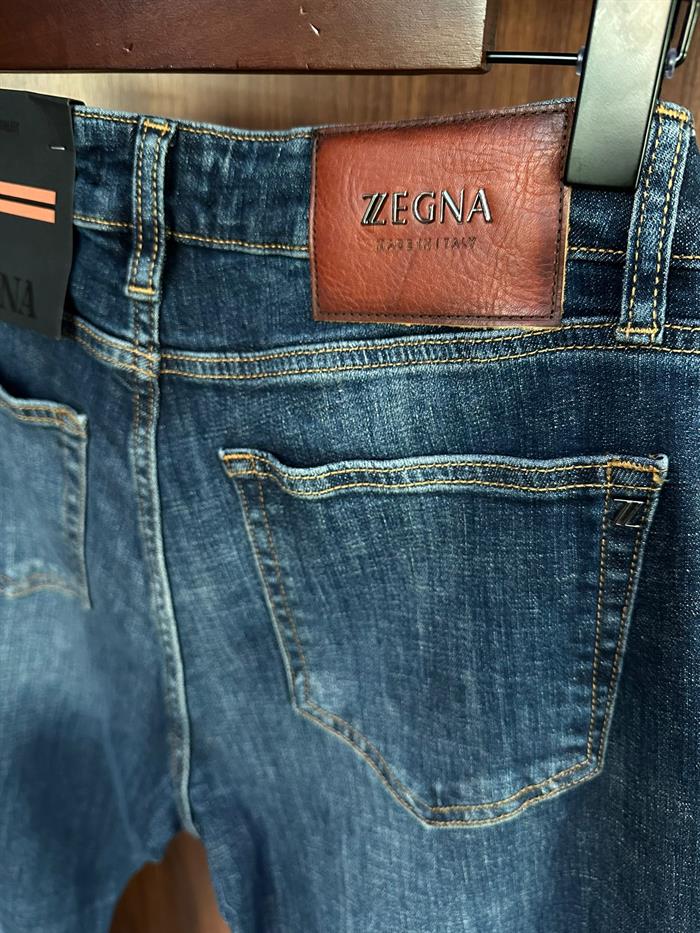 Yıkama Kumaş Metal Logolu Likralı Jean