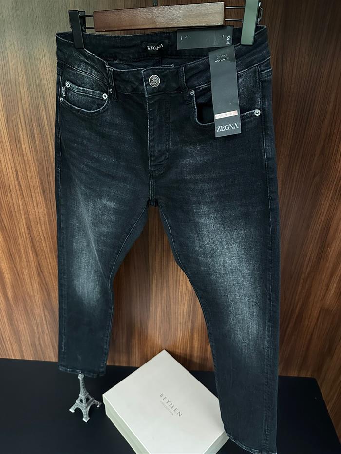 Yıkama Kumaş Metal Logolu Likralı Jean