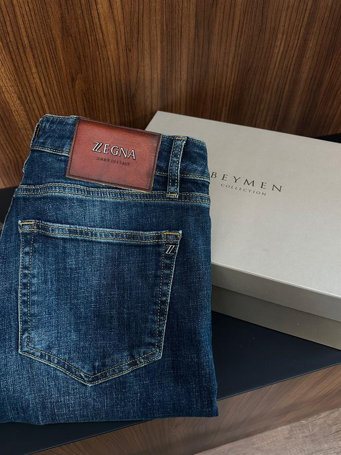 Yıkama Kumaş Metal Logolu Likralı Jean