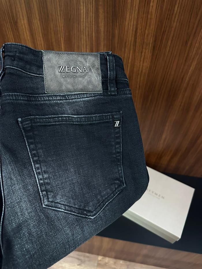 Yıkama Kumaş Metal Logolu Likralı Jean